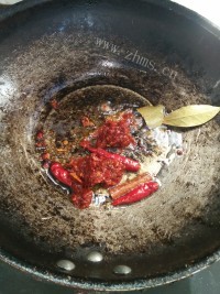香气浓郁的麻辣鸭头做法图解3)