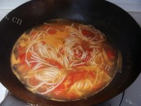 营养的番茄平菇肉丝面做法图解5)