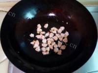 色泽鲜亮的豌豆虾仁的做法图解三