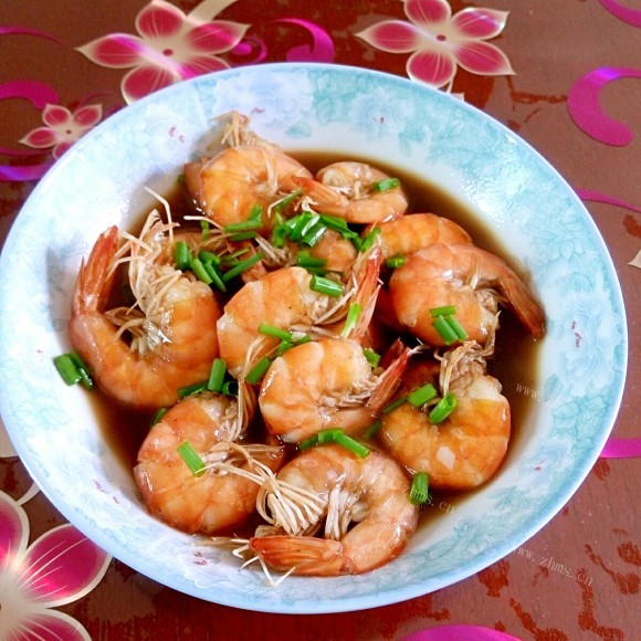 色香味俱全的红烧大虾