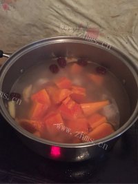 特色美食木瓜炖排骨做法图解8)