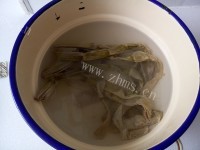 好吃的脊骨烧笋干做法图解2)