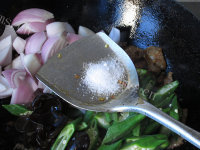 香喷喷的秋葵炒牛肉做法图解13)