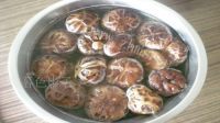 香菇炖鸭做法图解2)