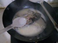 超级好吃的鲫鱼豆腐汤做法图解7)
