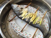 珍馐美味的清蒸鲈鱼做法图解6)