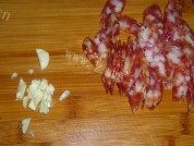 腊肠炒四季豆做法图解3)