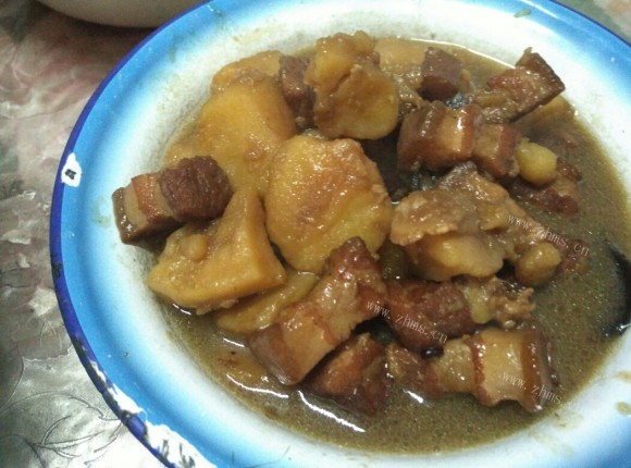 色香味俱全的红烧肉炖土豆