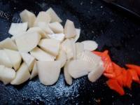 美味的咖喱土豆鸡块做法图解3)
