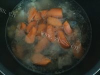好吃的胡萝卜排骨汤的做法图解五