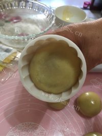 自制广式蛋黄莲蓉月饼做法图解15)