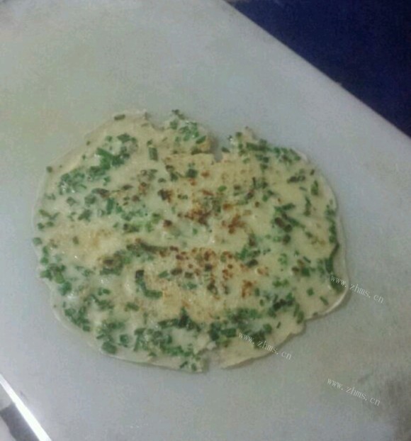 热腾腾的韭菜鸡蛋饼
