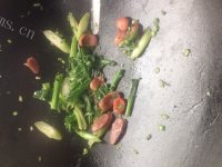 美味的鸡蛋火腿炒面做法图解4)