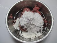 美味的果味黑椒脆皮肠做法图解3)
