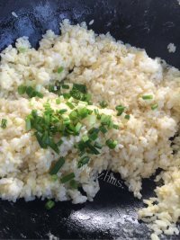 独特的酱油炒饭做法图解3)