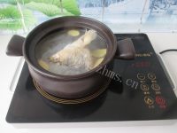 鲜美鱼头炖山药做法图解5)