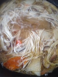 美味的萝卜香菇面做法图解4)
