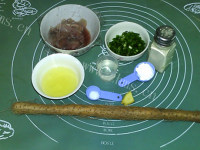 美味十足的葱香山药鱼饼做法图解1)