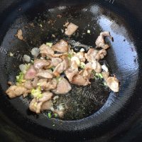 浓郁的肉片烧杏鲍菇做法图解7)
