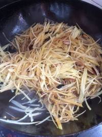 家常菜爆炒土豆丝做法图解7)