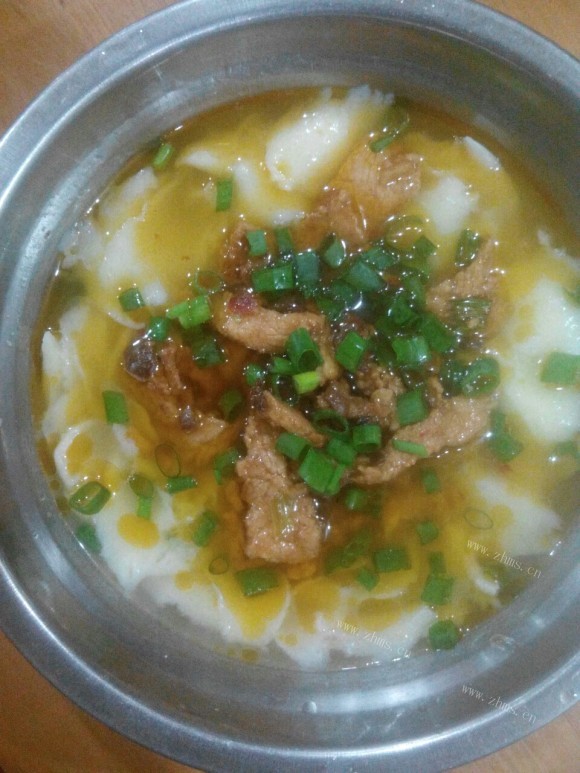 色泽鲜亮的刀削面