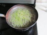 美味的凉拌土豆丝做法图解4)