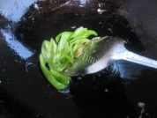 圆葱炒鸡蛋做法图解5)