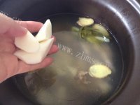 营养淮山炖鸡汤做法图解7)