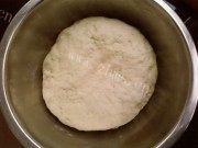 美味的鲜虾土豆香菇披萨做法图解4)