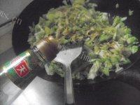 家常菜爆炒圆白菜做法图解5)