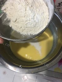 6寸轻乳酪蛋糕（酸奶版）做法图解4)