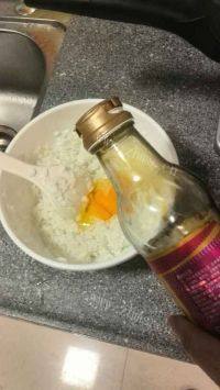 好吃不腻的蛋炒饭做法图解2)
