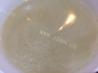 美味的酸菜汆白肉做法图解5)
