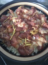 美味的姜丝肉片煲仔饭做法图解4)