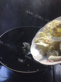 木耳清炒花菜「原创」做法图解8)