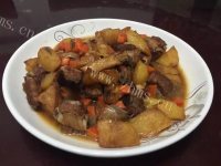 家常菜排骨炖土豆
