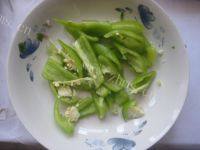 家常菜芹菜炒土豆片做法图解5)