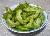 美味苦瓜鸡蛋饼做法图解1)