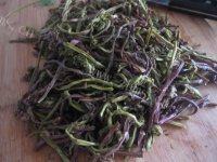简易五花肉炒蕨菜做法图解3)