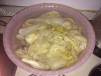 美味的酸菜排骨汤做法图解1)