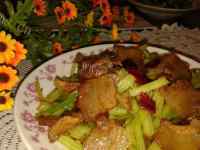 家常菜腊肉炒芹菜