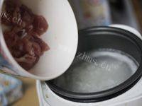 口感极佳的鸡蛋瘦肉粥做法图解5)