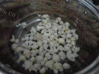 家常菜五花肉炒菜花做法图解2)
