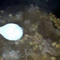 营养丰富的黄豆排骨汤的做法图解七