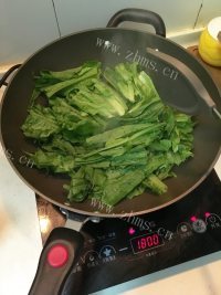 热腾腾的蚝油油麦菜做法图解3)