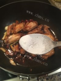 妈妈最爱的红烧鸡翅做法图解13)