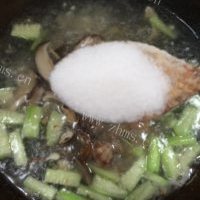 营养的丝瓜花甲蘑菇汤的做法图解八