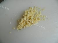 家常蒜末拌荠菜做法图解2)