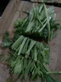家常菜芹菜炒豆腐干做法图解3)