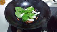 美味的腊肉煲仔饭做法图解1)